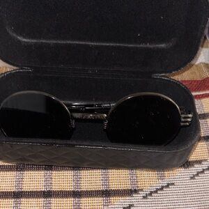 Men's Black Round Sunglasses - Classic UV Protection